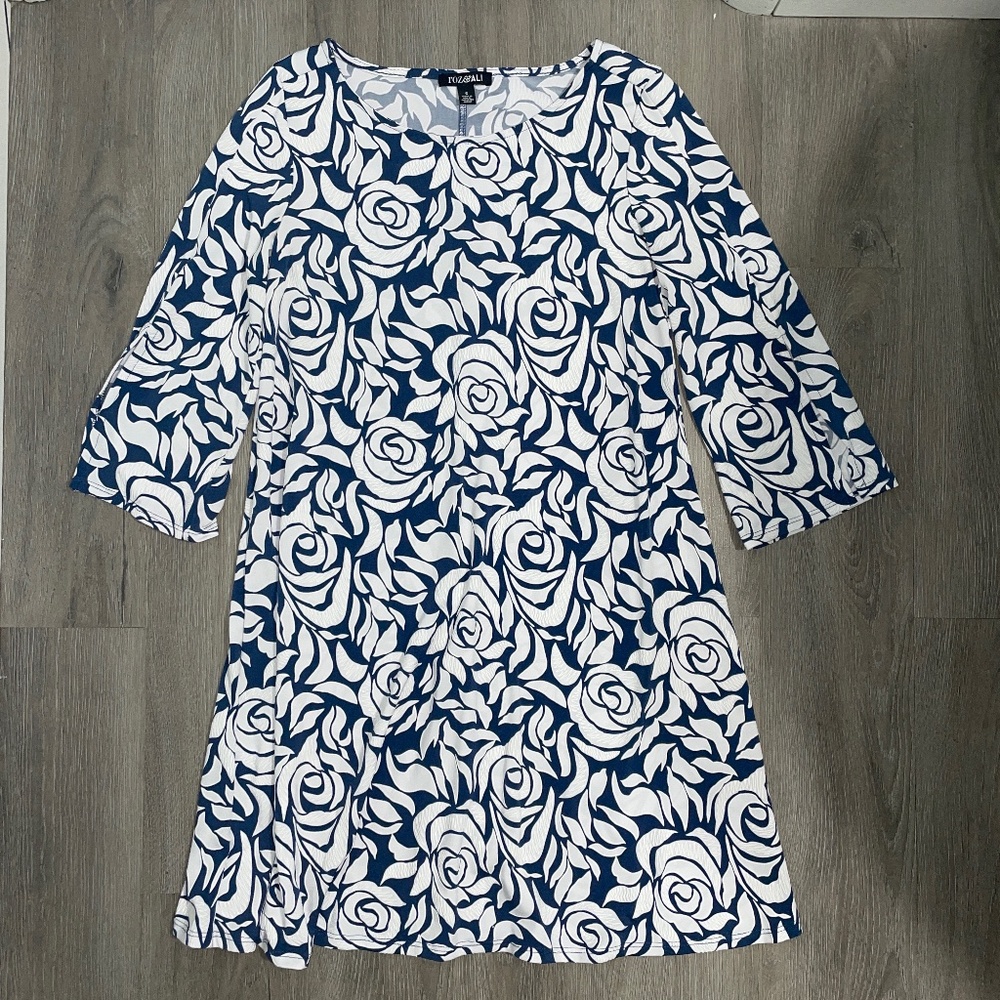 Roz & Ali Blue/White Floral Shirt Dress- Size S- EUC